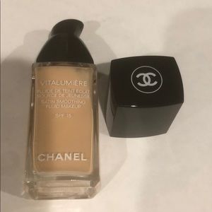 CHANEL Makeup - CHANEL VITALUMIERE Satin Smoothing Foundation CHANEL Makeup - CHANEL VITALUMIERE Satin Smoothing Foundation
